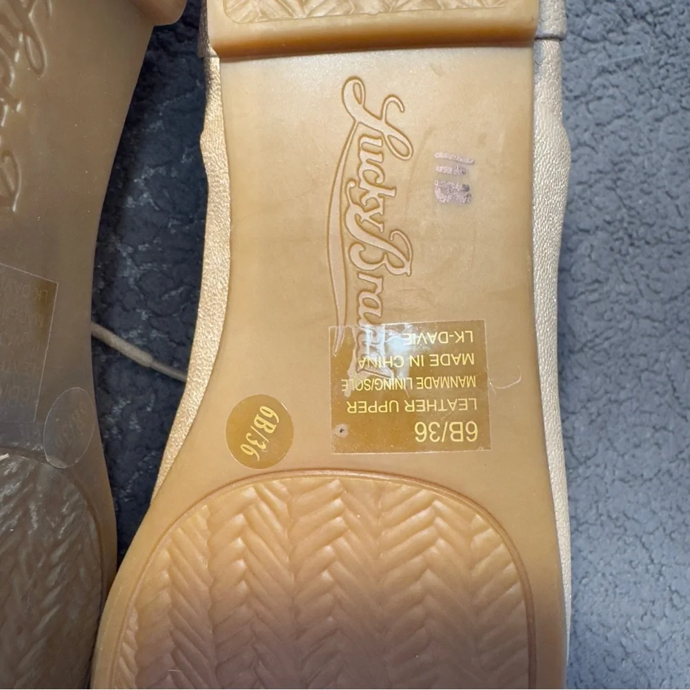 Lucky Brand Women's Gold Leather Oxford shoes, women’s 6 - Picture 8 of 9